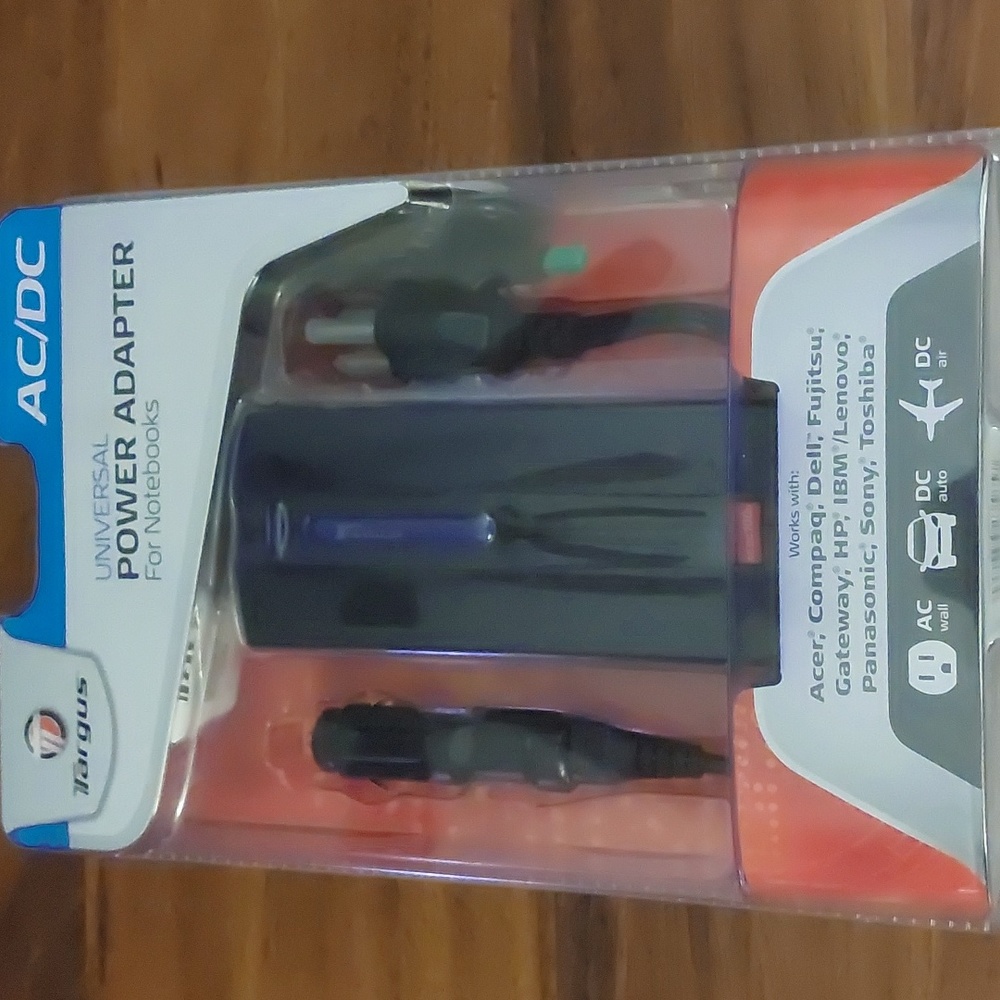 Laptop Universal Power Adapter - NWT